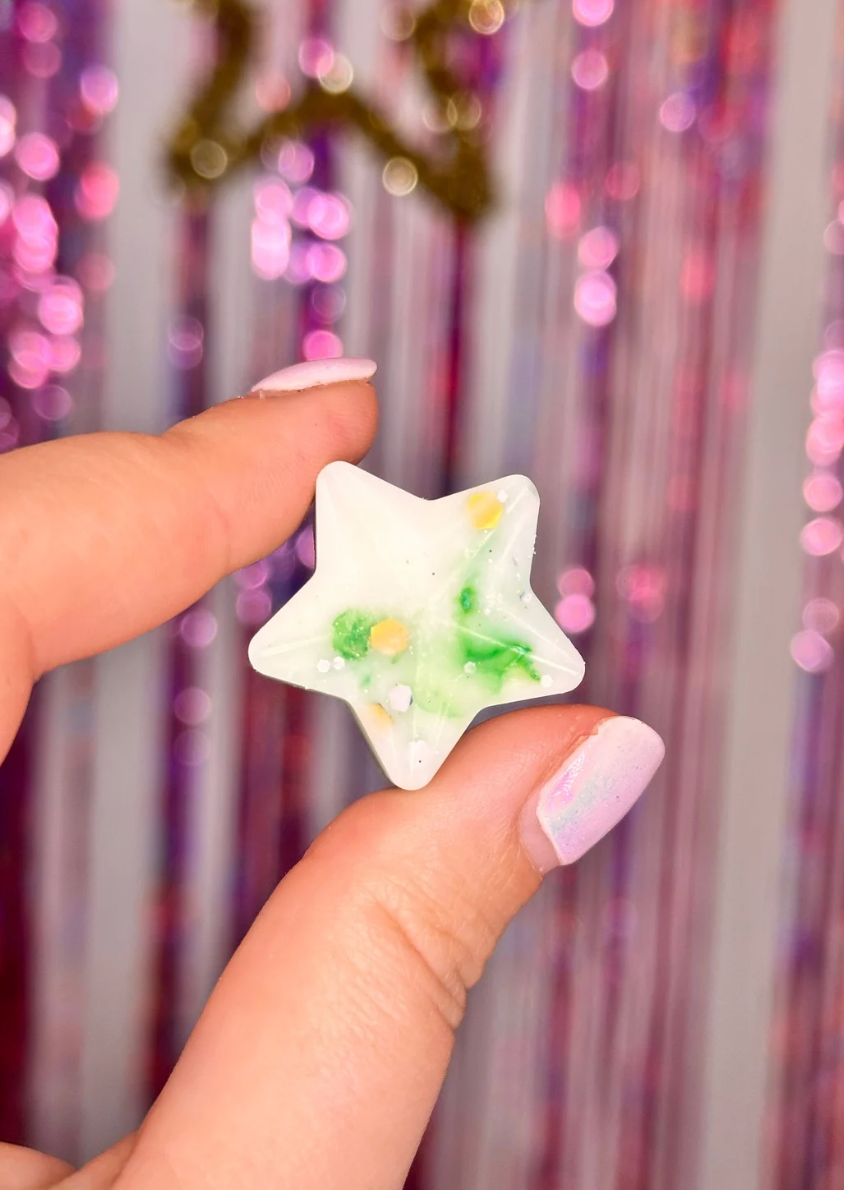 Mistletoe Kisses - Green Leaf & Cedar Fragranced Star Wax Melts